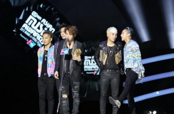 2015MAMA完美落幕 BIGBANG与EXO分揽四大奖成平手