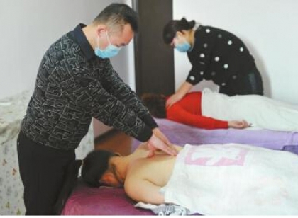 好尴尬呀!成都90后男性催乳师催奶 遭产妇或家属拒绝