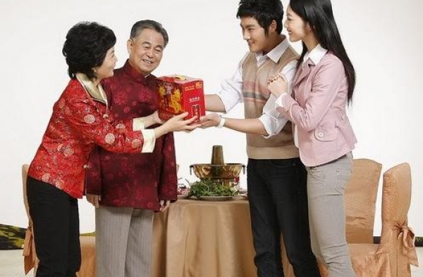 2016过年送礼送什么？ 送礼物关键还要看对象