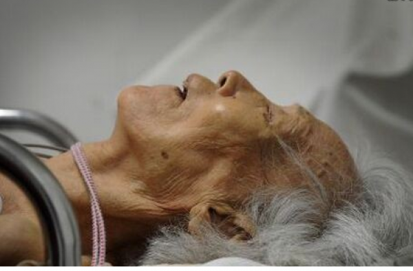 68岁拾荒老太冻死窑洞：生活靠救济 儿女家境殷实