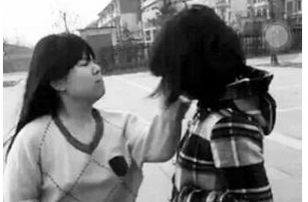 河北女学生被扇14记耳光 扒衣群殴旁人围观叫好