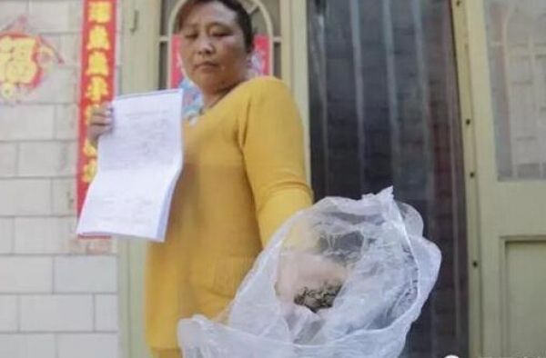 惊!女子妇科手术后发恶臭 煎熬20天下体掉纱布流黑血