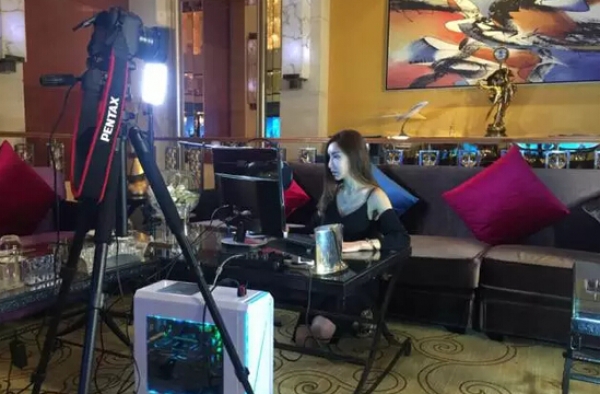 广电总局新规!斗鱼女主播直播撕紧身裤:再撕不让播了