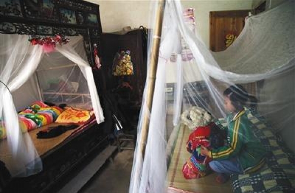 11岁艾滋女孩求学被家长赶走 班主任强留:一半学生转校