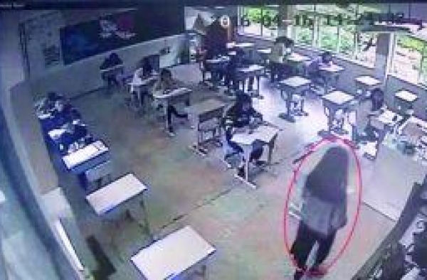 靓丽女大学生替考被发现 牵扯出幕后组织者每人收上万