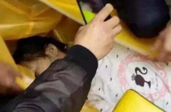 德情侣残害中国女生:曾发生3人性关系 嫌犯为局长继子