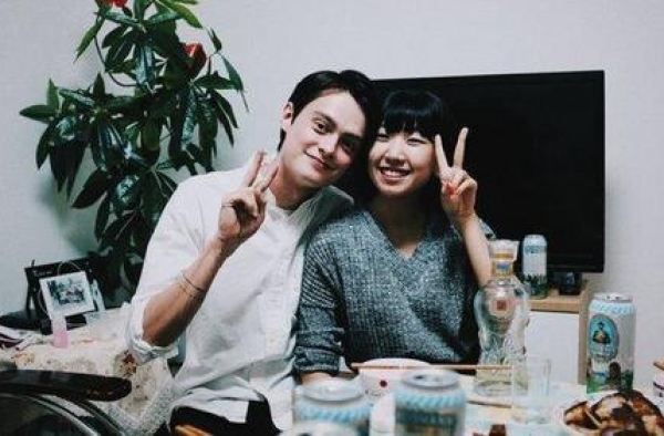 27岁女生租混血男友回家 被父母嫌太帅:找个矮点可靠的
