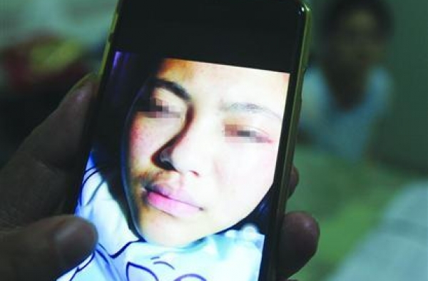 沪15岁女孩遭5同学折磨下跪4小时 男生围观看热闹
