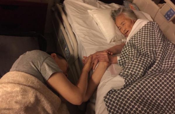 宋丹丹母亲去世 临终前母女一直手牵手