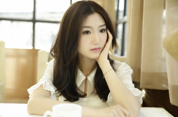 毛晓彤的老公是华汉还是徐正曦 毛晓彤是人造美女