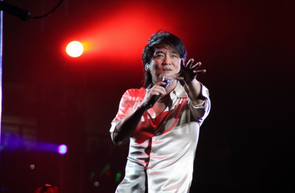 周华健个唱混血儿子曝光 众星共同演绎经典歌曲