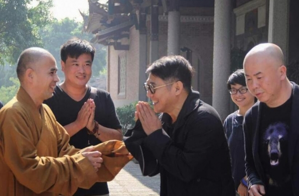功夫皇帝还是老了 李连杰低调现身福建拜佛