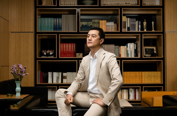 李亚鹏现身美国赌场 神情专注懒理再婚生娃传言
