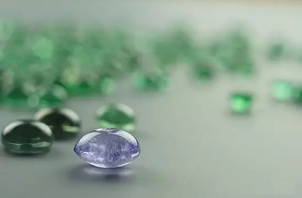 亲人骨灰可制"生命晶石让你"随身携带，你接受吗？