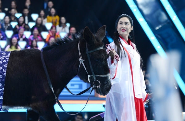22年后朱茵再现紫霞仙子 回应周星驰爱还会义无反顾