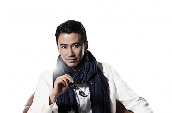 柳云龙写真儒雅绅士 才华横溢的翩翩君子