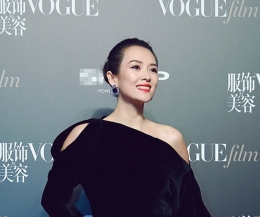章子怡压轴走上红毯秀身材 辣妈容光焕发气场足