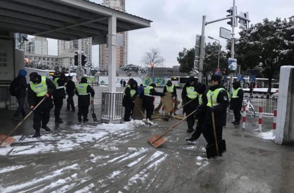你们是最美的雪景 因为你们冬季不再冷