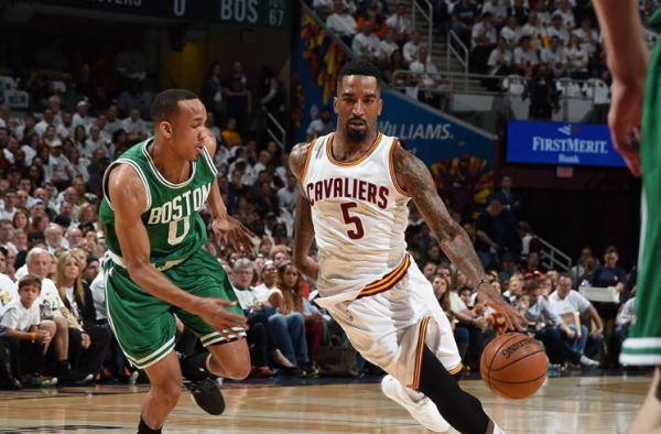 勇士主场JR罚球全场喊MVP 这个操作你看过吗？