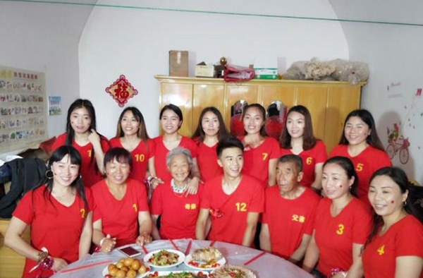 11个姐姐帮买房 合资23万帮弟弟买婚房 有姐姐真是幸福