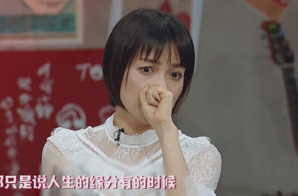 吴昕谈论与潘玮柏关系 与众人聊梦想动情落泪