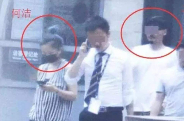 网友评何洁做人不行 何洁怒怼网友称未插足任何家庭