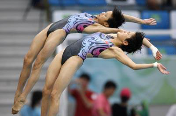 中国女子跳水夺金 雅加达亚运会女子双人三米板比赛 一举夺冠
