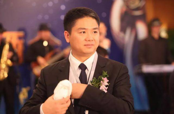 京东承认刘强东涉嫌性侵 刘强东身价缩水超70亿元