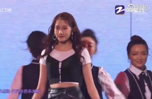 关晓彤口型对不上什么情况？国民闺女竟公然假唱？