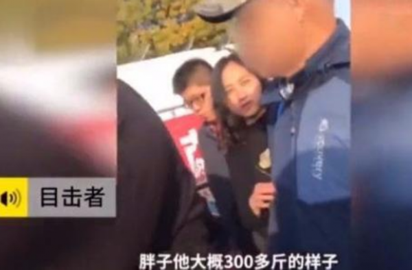 小伙挤地铁被骂哭怎么回事？辈分大就可以倚老卖老？