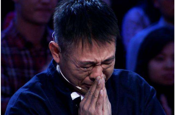 李连杰晒女儿合照 55岁尽显老态并不是个好父亲！