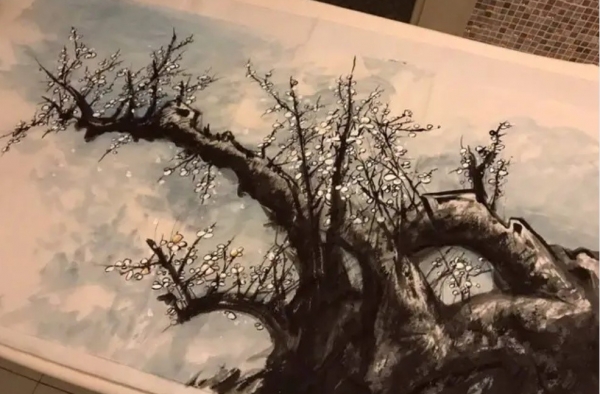 张馨予军婚且绘画水平很高 品味张馨予的画作艺术性