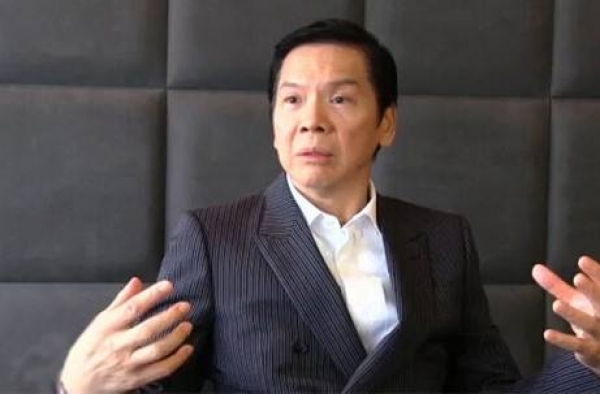 向华强过70大寿 虚拟梅艳芳和张国荣引起观众怀念