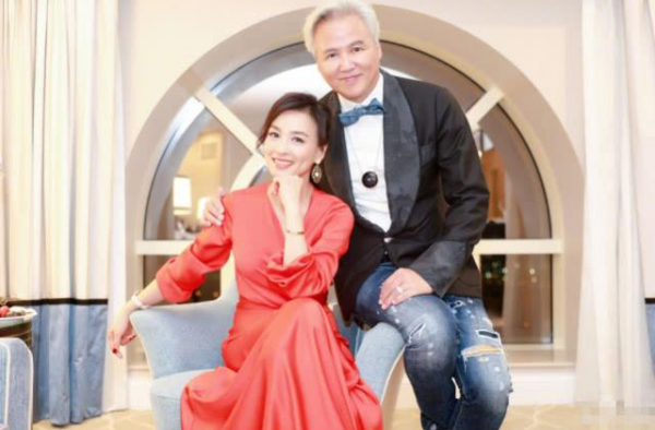 张庭夫妇纳税21亿说明微商真的很赚钱？网友：都是暴利