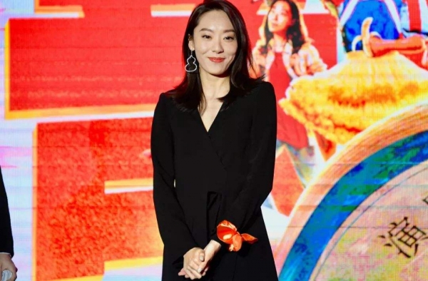 鄂靖文是谁?为什么星爷选她作为星女郎