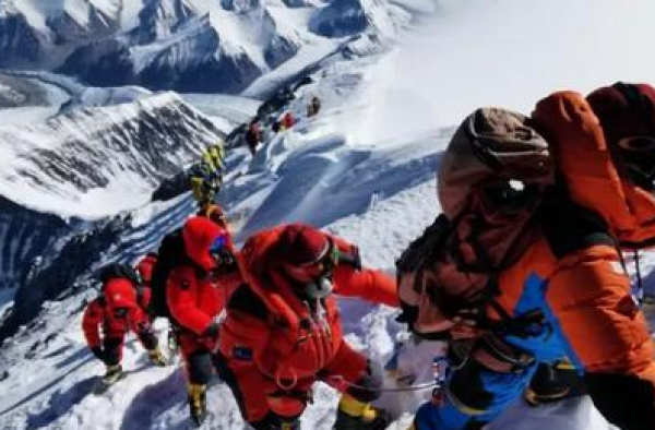 继珠峰之后 喜马拉雅再出意外 8人登山团失踪 生死未卜