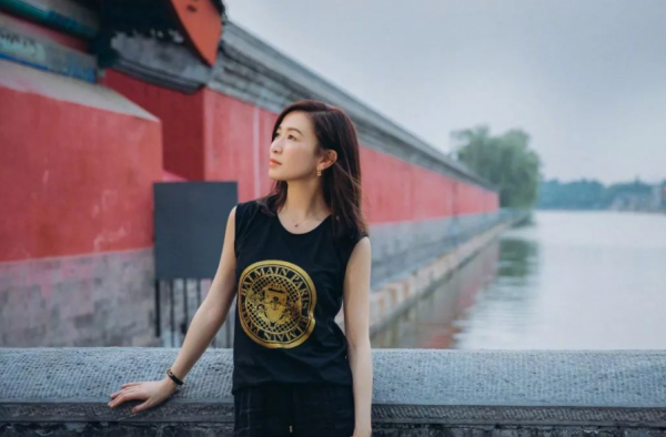 佘诗曼回应点赞 这次是手滑了吗？她本人是怎么说的？
