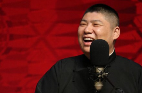 德云社演员怼观众 先收礼物再表演？粉丝力挺孙九香！