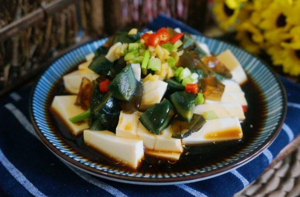皮蛋的两种做法 皮蛋和豆腐不是真正的搭档 它才是