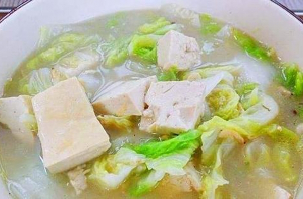 白菜炖豆腐要怎么做才好吃 按照这个步骤去做比肉还香