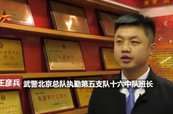 16年背对春晚舞台的老兵即将退伍 为老兵致敬