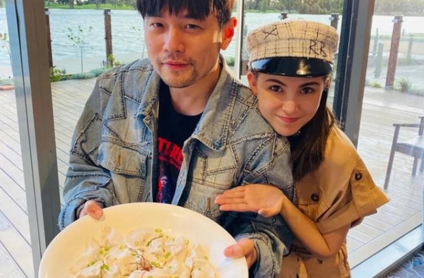 宠妻狂魔再出动，6亿豪宅似古堡，为什么天王嫂是她