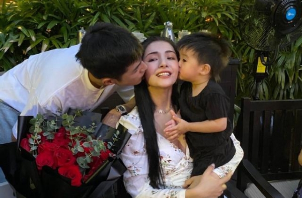 姜潮为麦迪娜浪漫庆生 与儿子齐吻妻子羡煞旁人