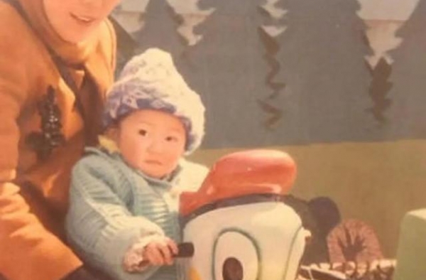 匿名爆料丨流量鲜肉恋上“白富美”？两面派男星私下玩伴不断？