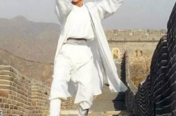 吴京问胡歌：不给钱，能帮我拍戏吗？胡歌的回答很亮眼
