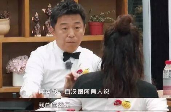 黄渤含泪谈养老困惑：送父母去养老院是不孝吗
