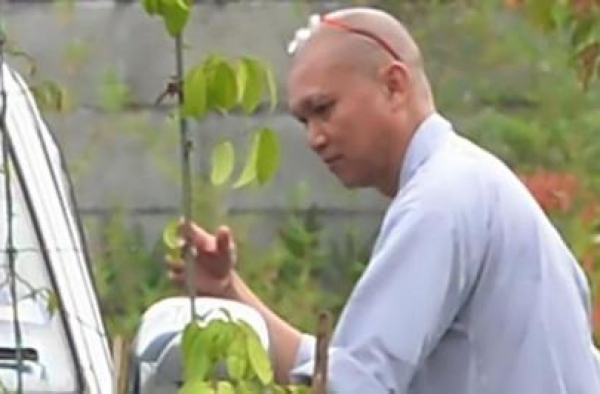 29岁出道，35岁走红，事业当红时选出家，如今58岁被人遗忘