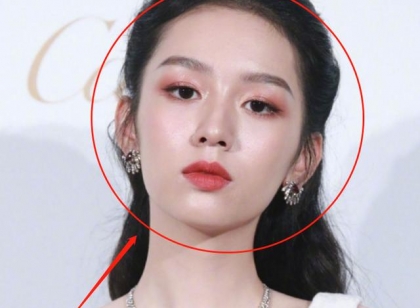 周也活动生图照曝光，看清无精修的脸蛋，富家千金女主终于有了脸