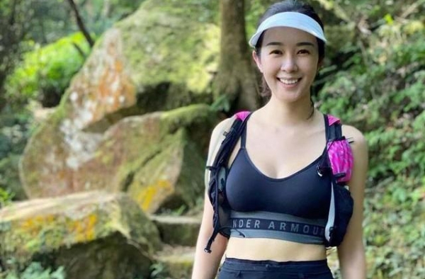 港姐麦明诗自嘲发福，仅用两个月就减肥成功，坦言腹肌让人更好看