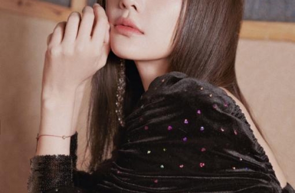 李小璐送闺蜜1599朵玫瑰，半退娱乐圈，网红事业混得风生水起